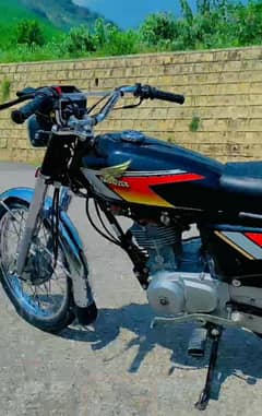 Honda CG 125 model 20 registration 21 ki ha total 12600 km chala