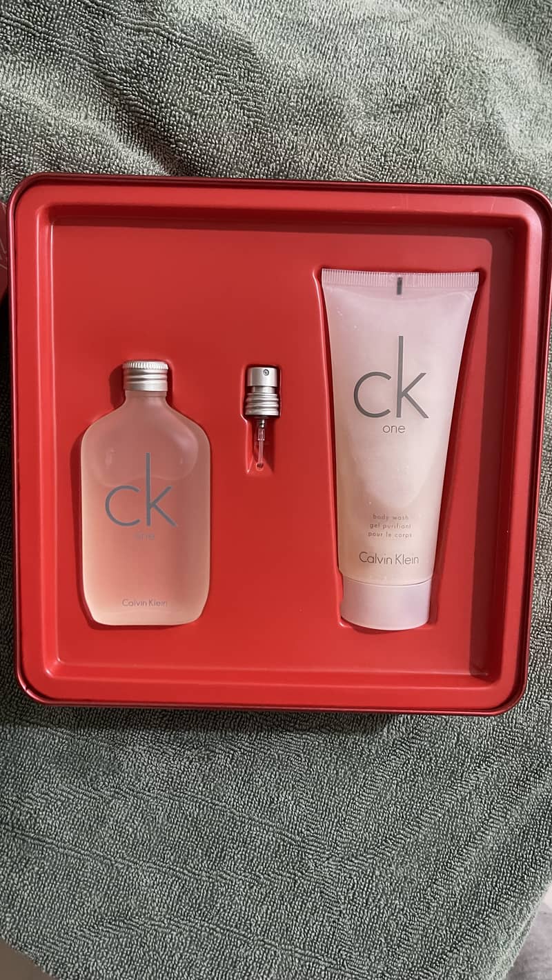 Calvin Klein One Eau De Toilette 50ml Gift Set 2