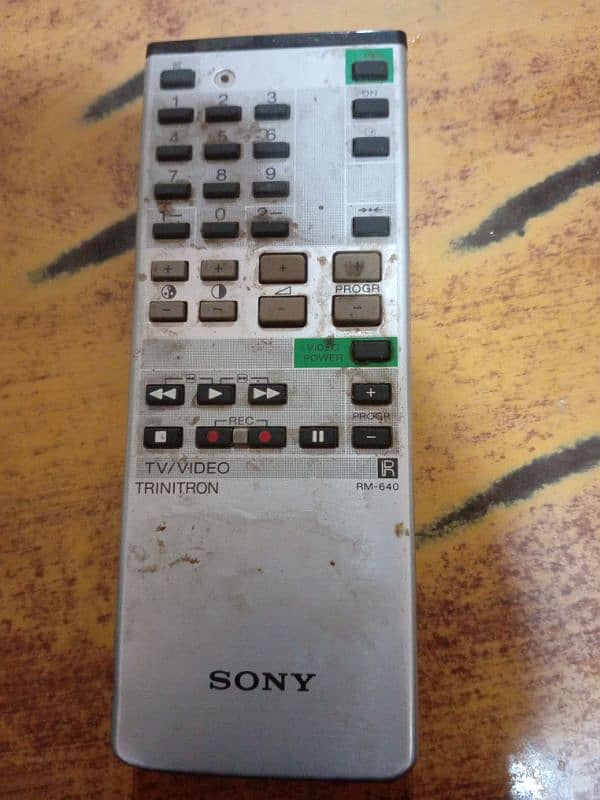 SONY ANTENNA TV WITH TROLLEY 4