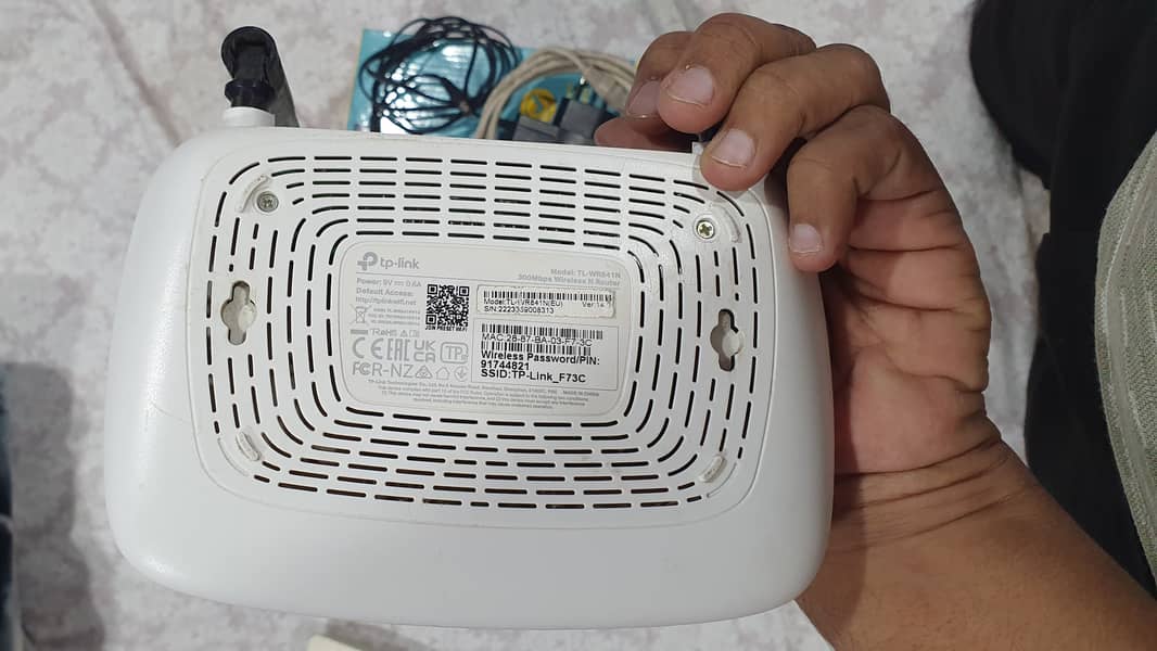 Tp Link Router (TL-WR841N) with FTTH Box 2