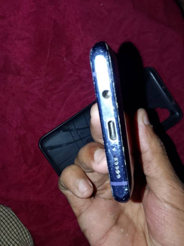 I'm selling my phone 3