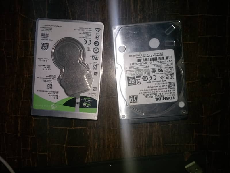 2 Hard drives of 1 TB 0