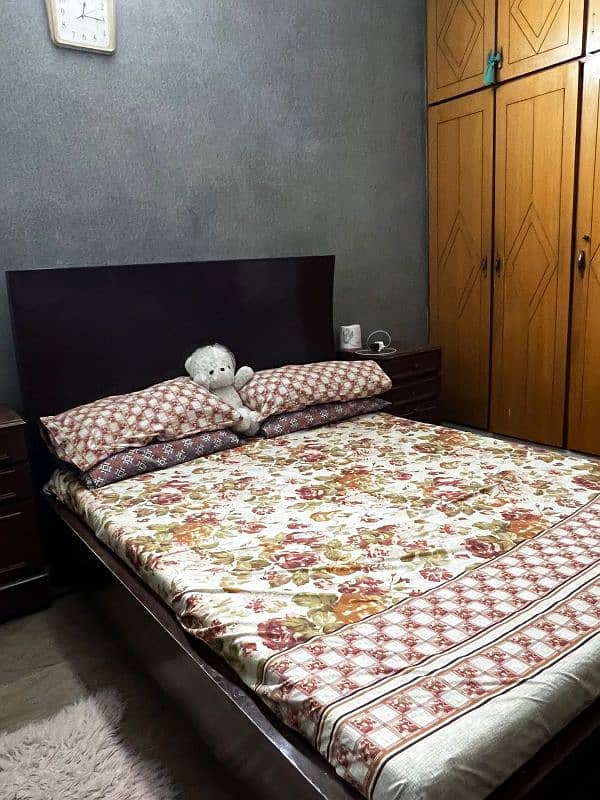 Queen size bed and other wooden furniture 2