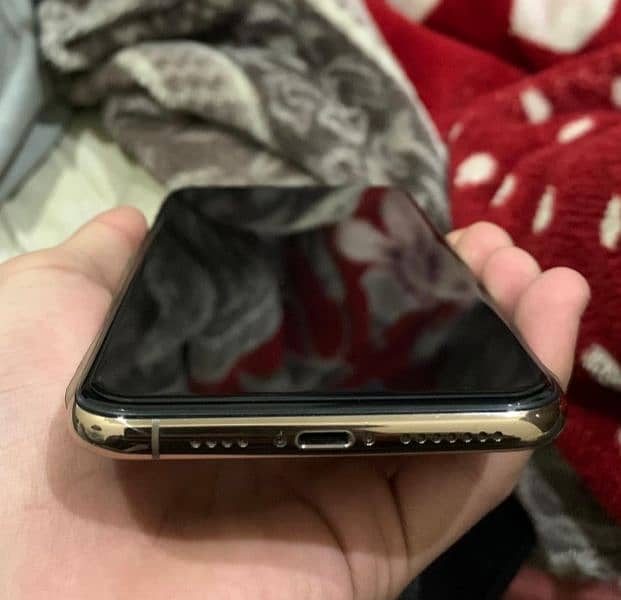 iPhone 11 pro max all ok 10/10 condition 2