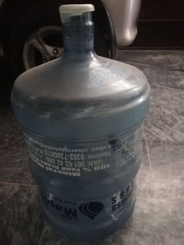 19 liters water bottles good condition 2