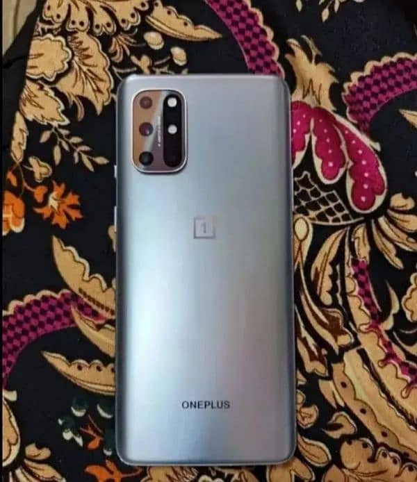 OnePlus 8t(10/10condition)12/256)With65WOnePlusCharger}03121618499 wts 5