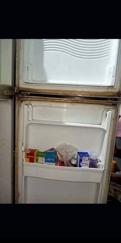 Medium refrigerator. Model : Waves cool bank 5