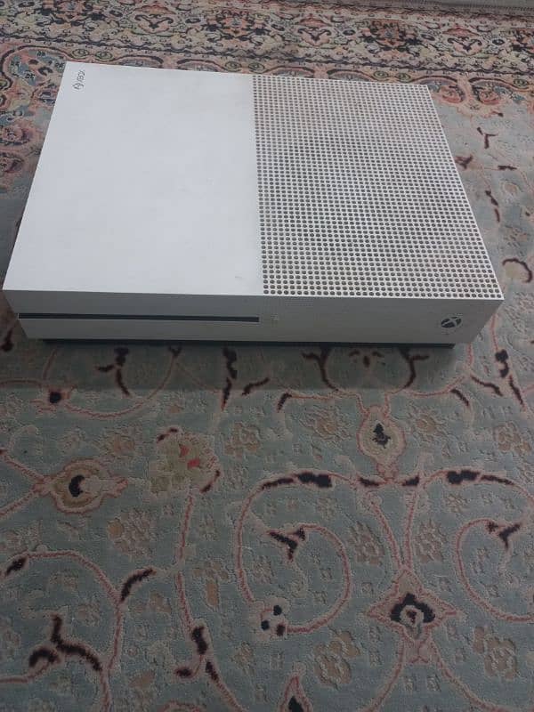 xbox one s 1tb complete box and controlller 0