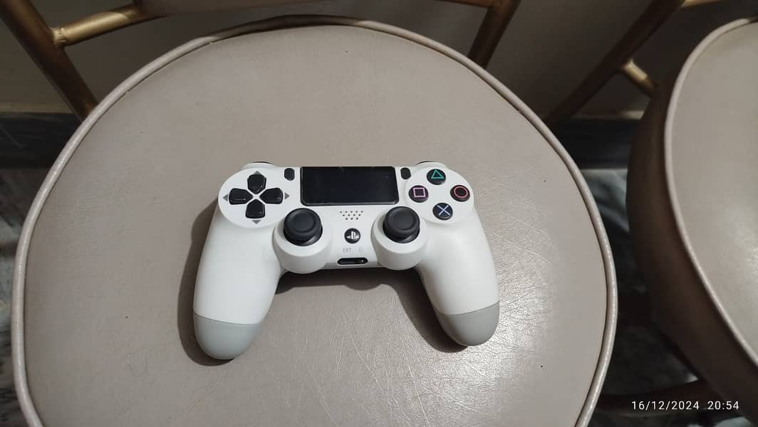 PS4 Controller , Works with PC , Bluetooth , Wireless and Wired 0