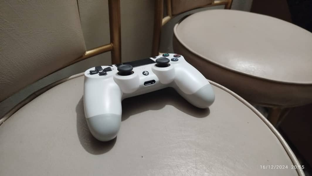 PS4 Controller , Works with PC , Bluetooth , Wireless and Wired 1