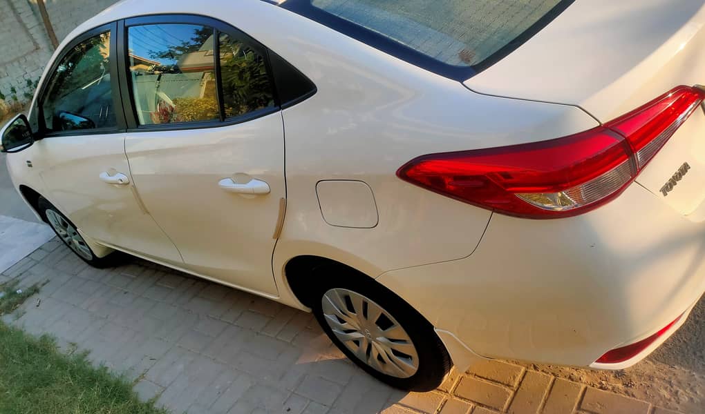 Toyota Yaris 2022 GLI MT for sale 4