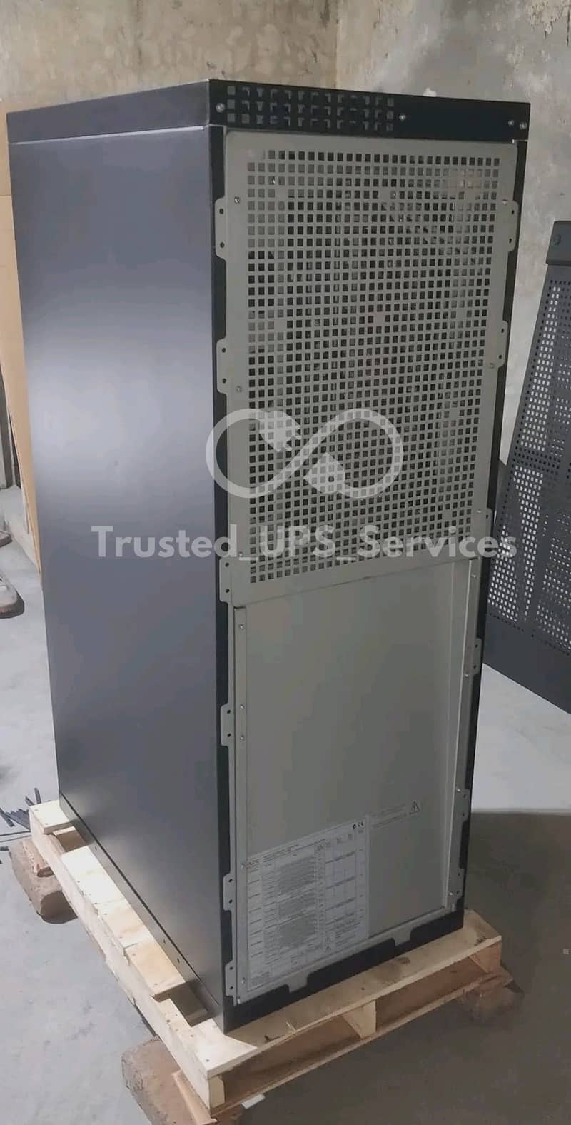 APC Smart UPS SRC, SURT, VT & SUA, Symmetra LX & PX | Industrial UPS | 1