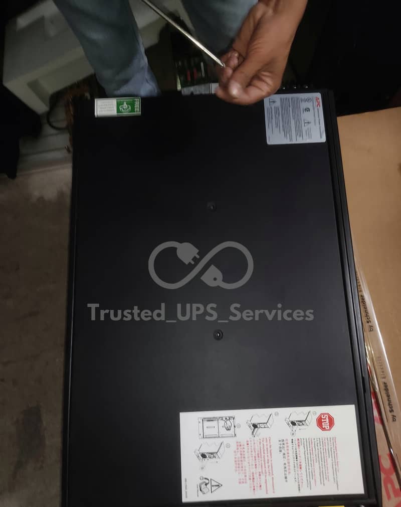 APC Smart UPS SRC, SURT, VT & SUA, Symmetra LX & PX | Industrial UPS | 4