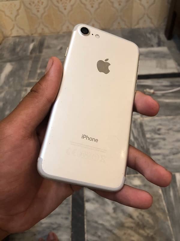 IPhone 7 pta approved with new battery 128gb storage 0