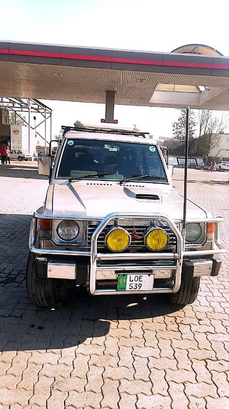 Mitsubishi Pajero 1990 0