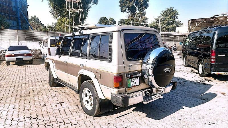 Mitsubishi Pajero 1990 10