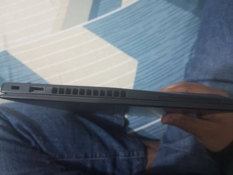 Lenovo ThinkPad T490s 1