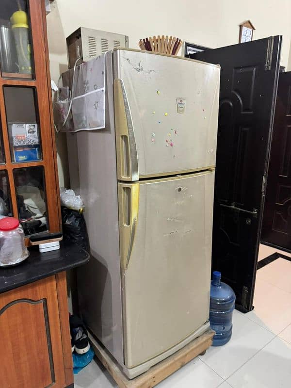 High Quality Refrigerator for Sale - Excellent Condition! 0