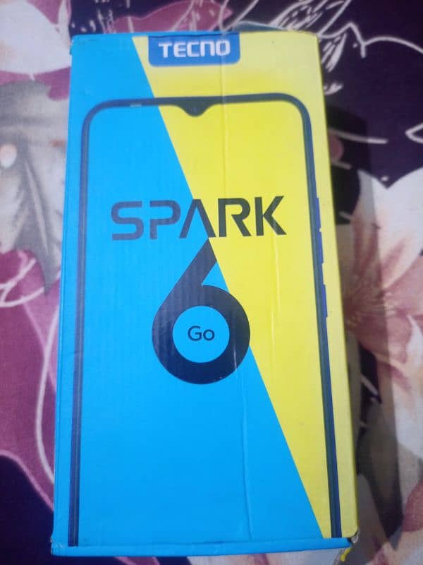 selling Tecno spark 6 go. . 4