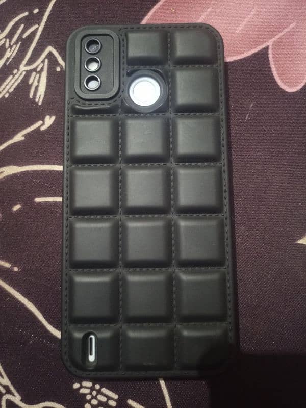 selling Tecno spark 6 go. . 5