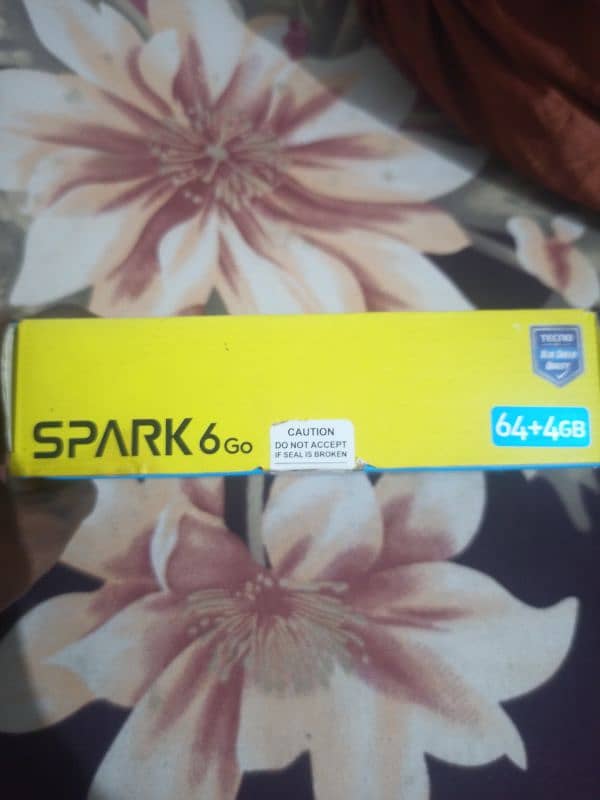 selling Tecno spark 6 go. . 6