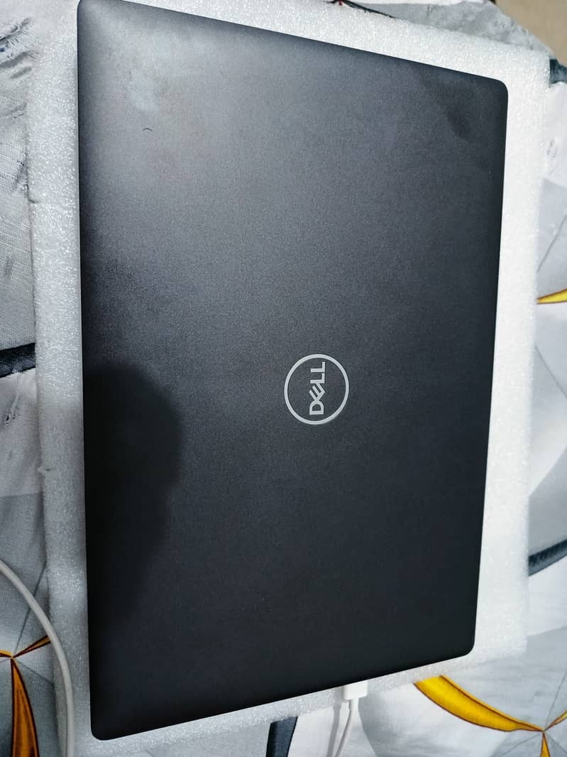 DELL Laptop 5400, I7 8th Gen. 16/512 ssd M2 0