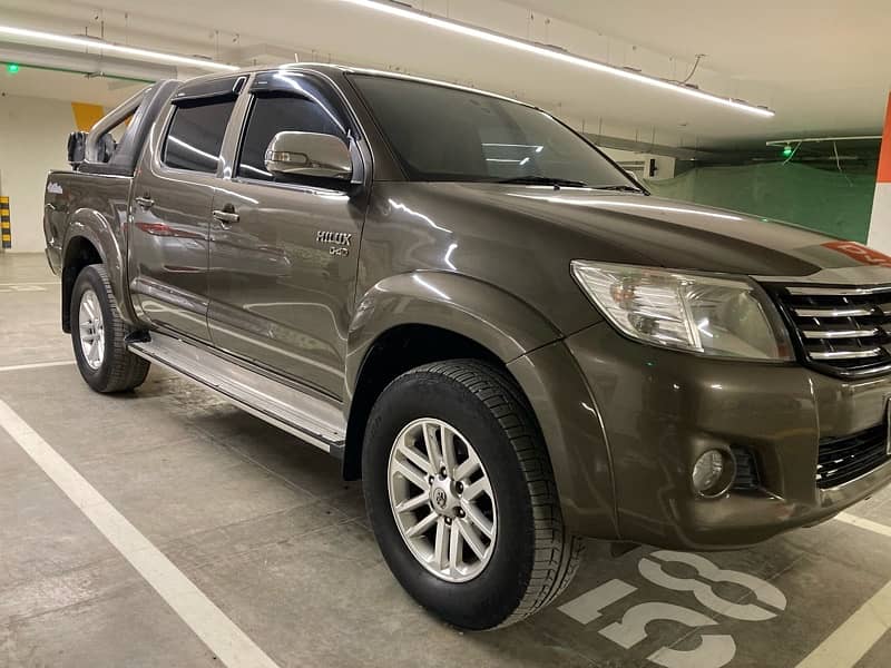 Toyota Hilux 2014 bumper to bumper orignal paint 1