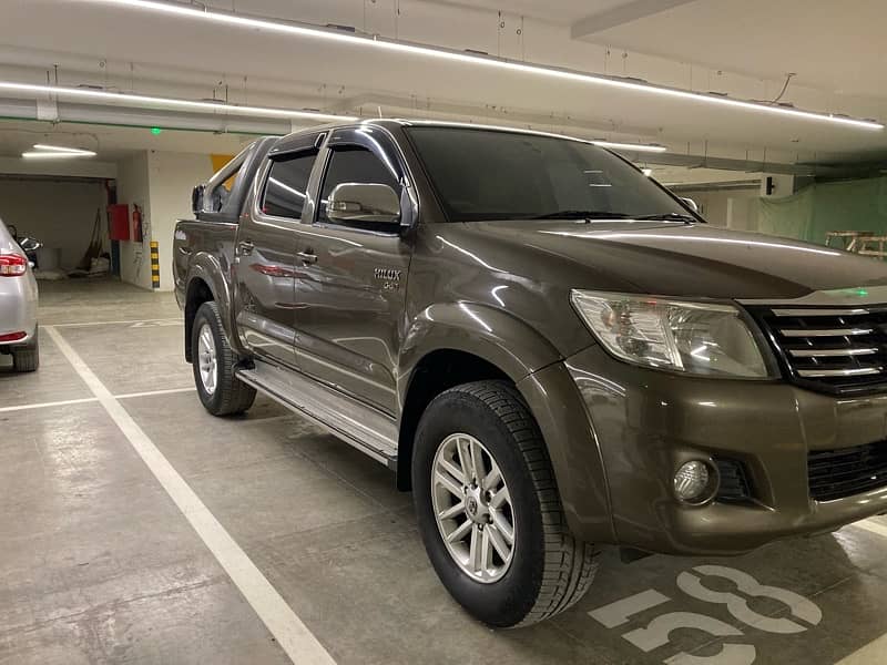 Toyota Hilux 2014 bumper to bumper orignal paint 9