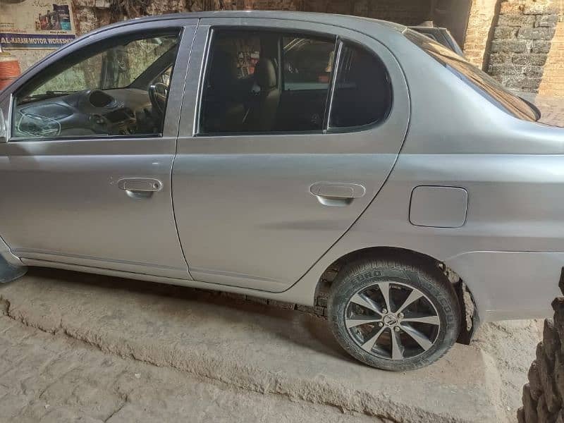 Toyota Platz 4