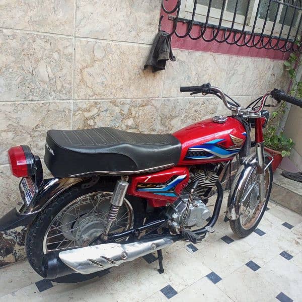 cg Honda 125 2016euro Red like new bike 0