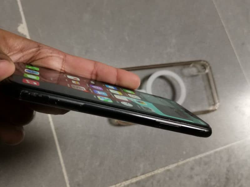 iphone xr 64gb urgent (sale only) 2