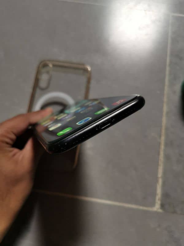 iphone xr 64gb urgent (sale only) 3