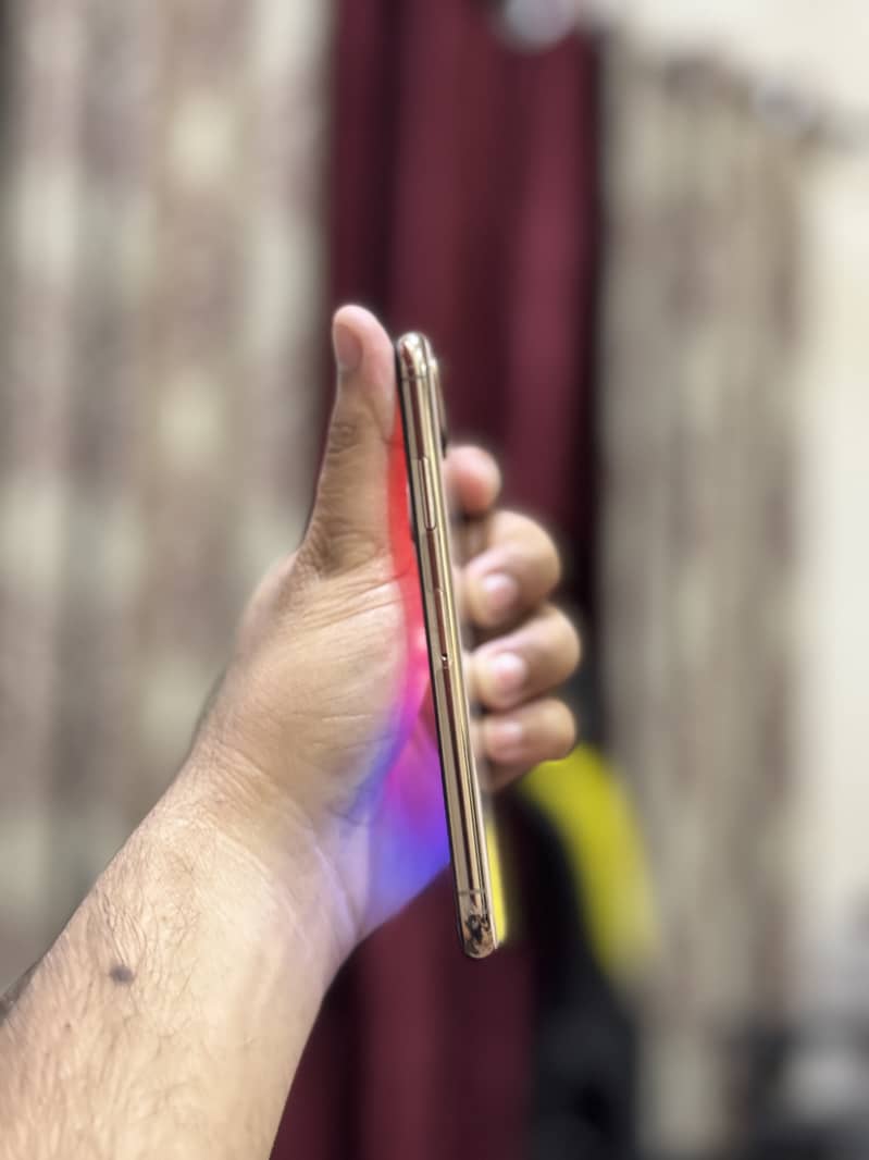 Apple iPhone XS 256gb cloud lock 1