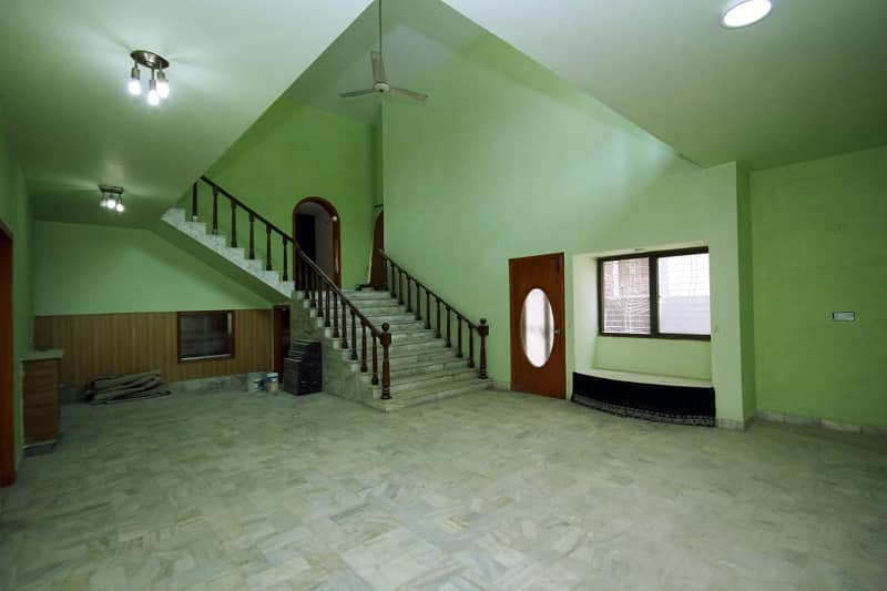 1 Kanal Well Maintained House Available For Rent 10