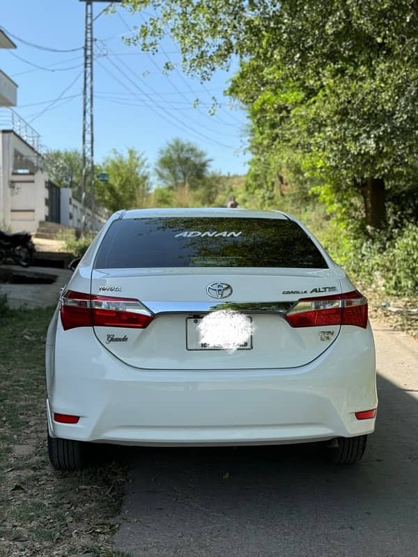 Toyota Altis Grande 2017 1