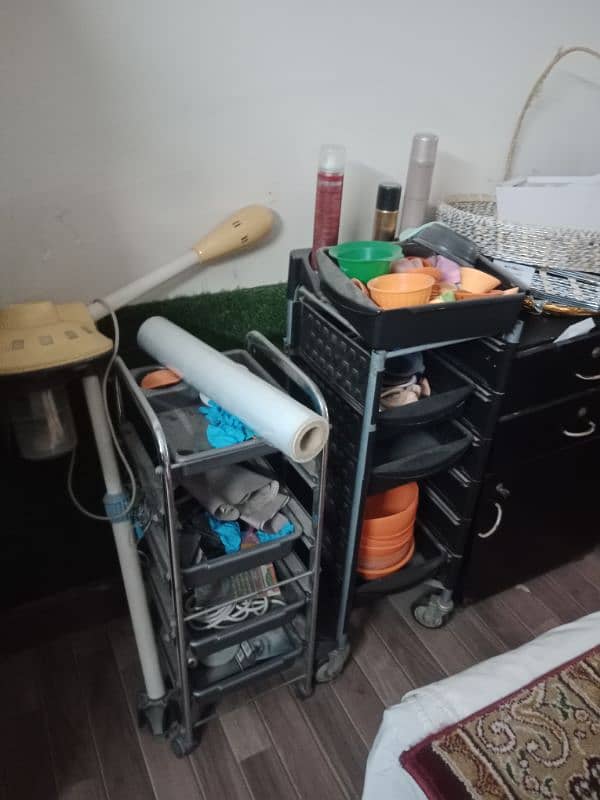 Ladies Beauty Saloon Complete Stuff for Sale 3