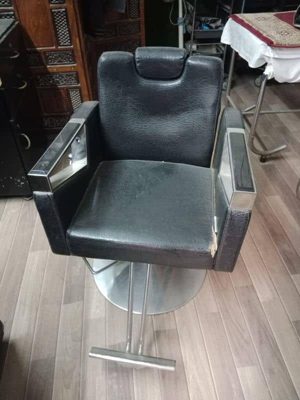 Ladies Beauty Saloon Complete Stuff for Sale 8