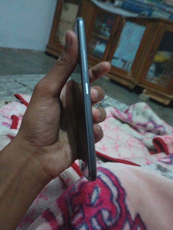 I'm Selling My Moto G5s Plus 4