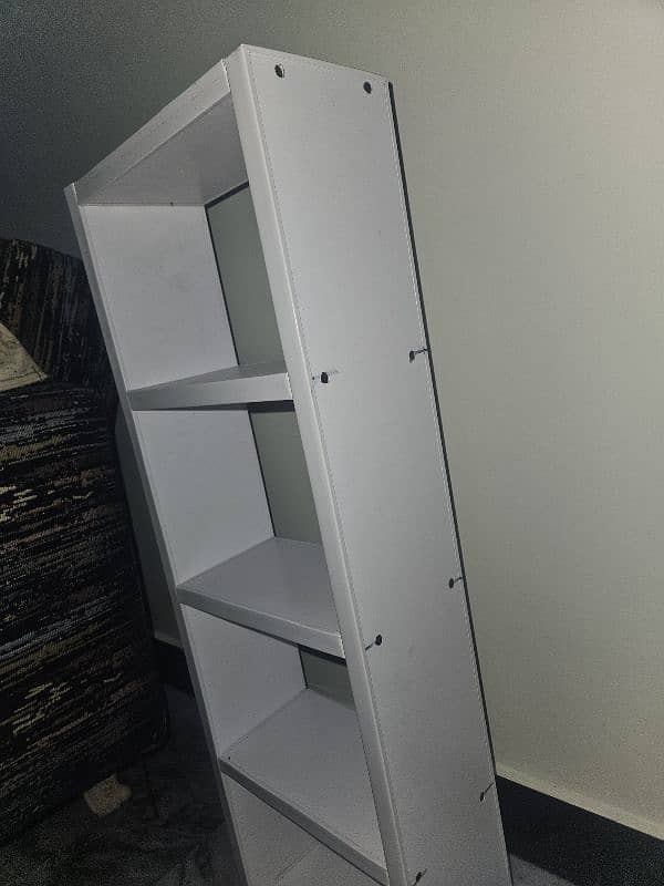 Strong wooden white bookshelf with 4 compartments 1