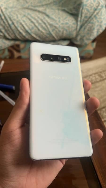 Samsung Galaxy S10 plus 1