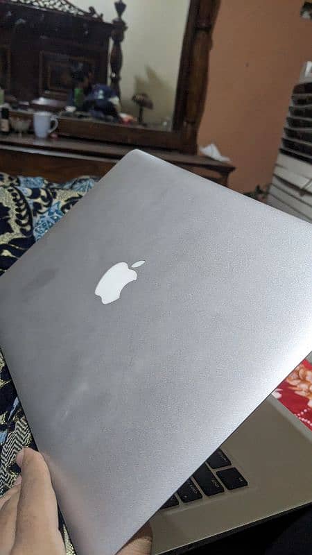 MacBook air 2017 model all ok  with charger 5