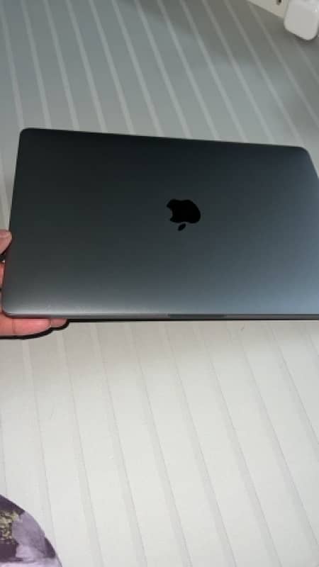 Apple macbook pro 0