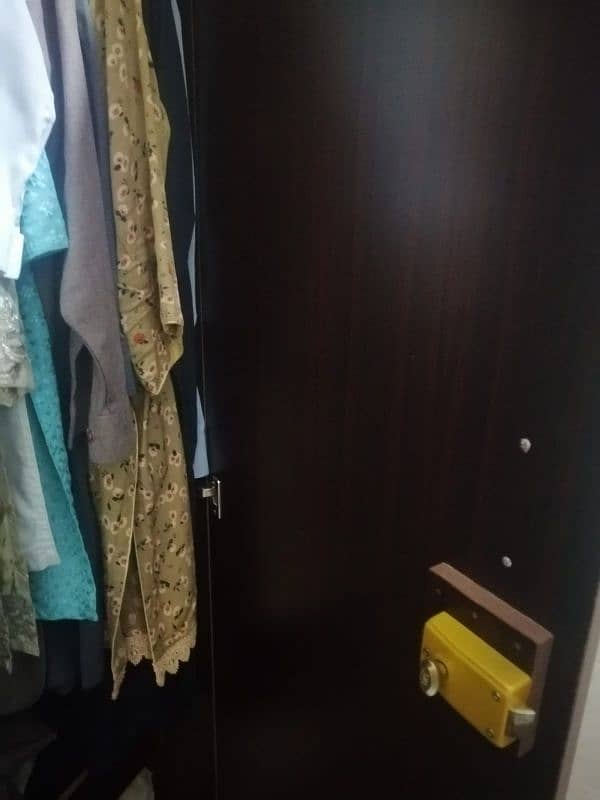 good condition cabinet urgent for sale 0