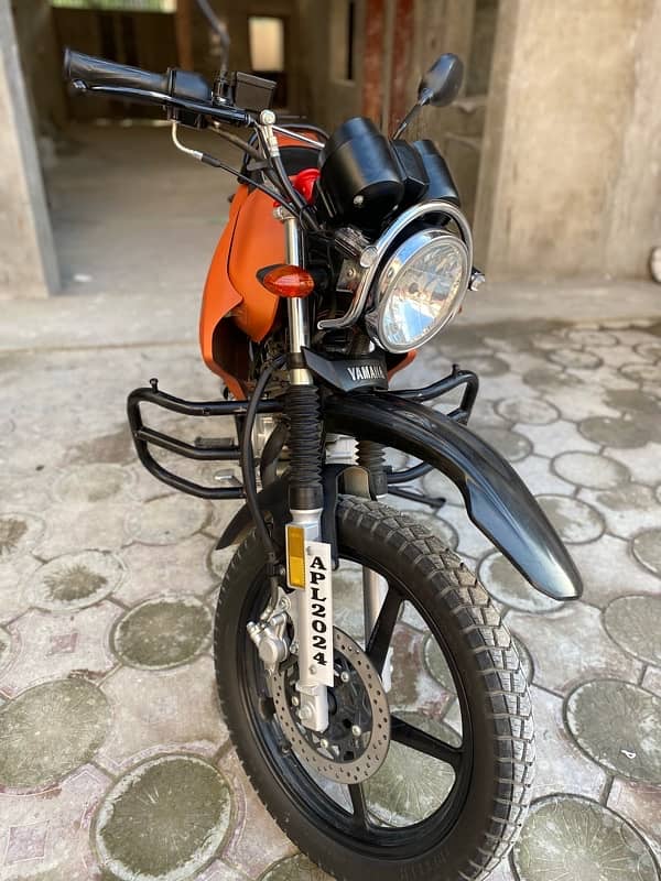 yamaha ybr 125 G matt orange 2024 model 6