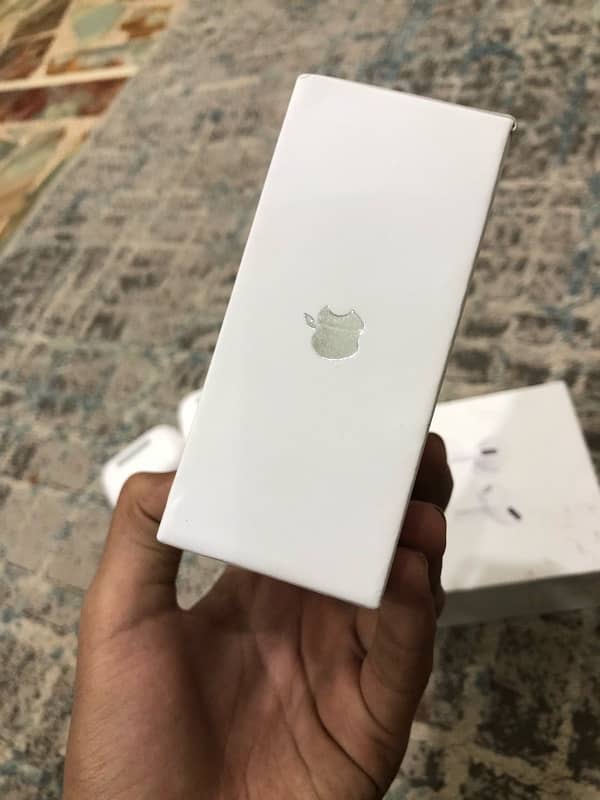 2 apple copy airpods contact on this number 03151133287 2