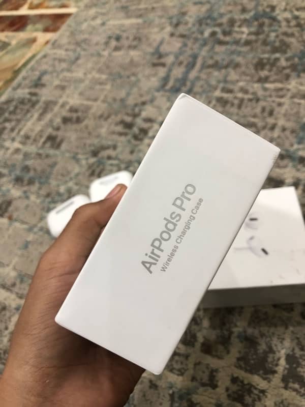 2 apple copy airpods contact on this number 03151133287 3