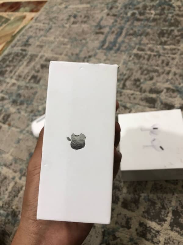 2 apple copy airpods contact on this number 03151133287 4