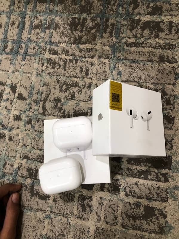 2 apple copy airpods contact on this number 03151133287 6