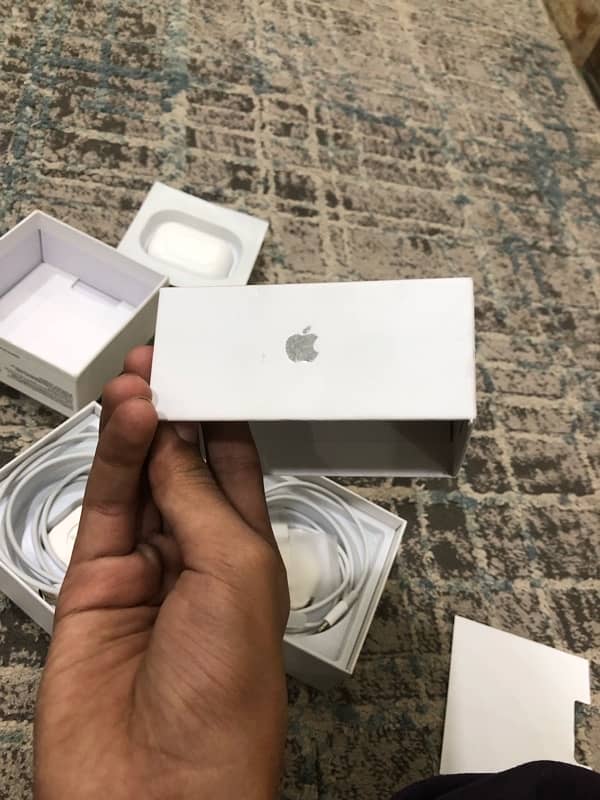 2 apple copy airpods contact on this number 03151133287 8