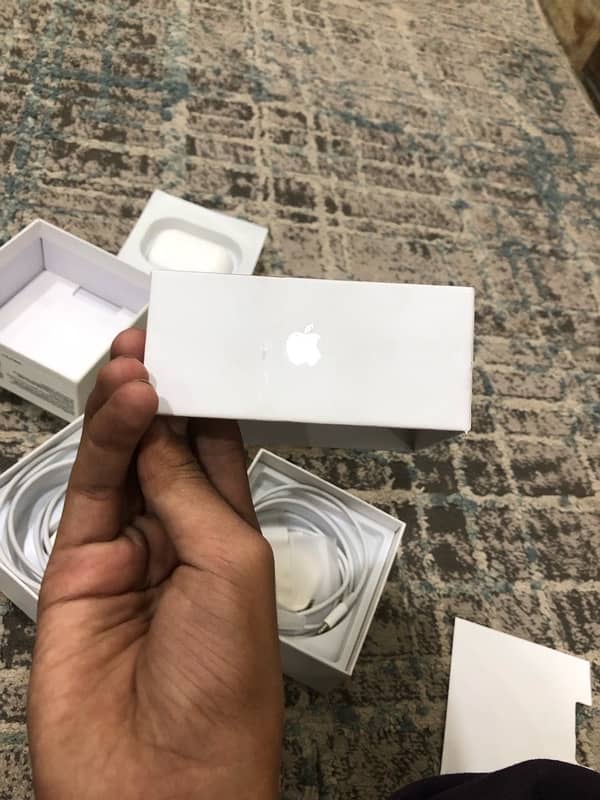 2 apple copy airpods contact on this number 03151133287 9